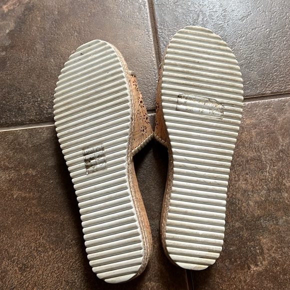 Jack Rogers cork slide on sandals. - Picture 3 of 3